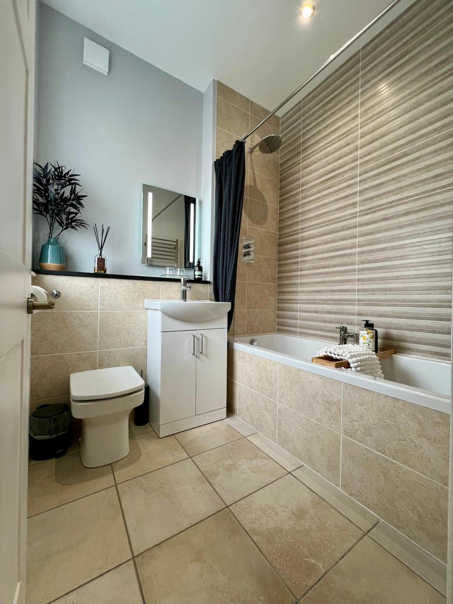 Private Double Room With Ensuite, No Breakfast, Truro City Centre Extérieur photo